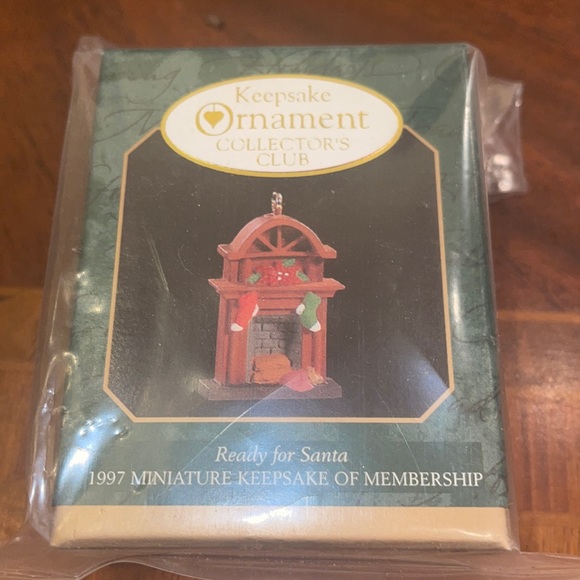 Hallmark NWT Ready for Santa keepsake ornament 97 - Picture 1 of 3